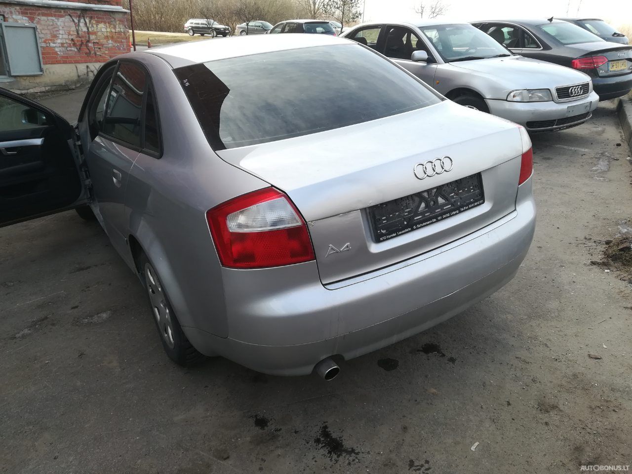 Audi A4, Седан