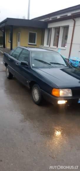 Audi 100, 1.8 l., saloon