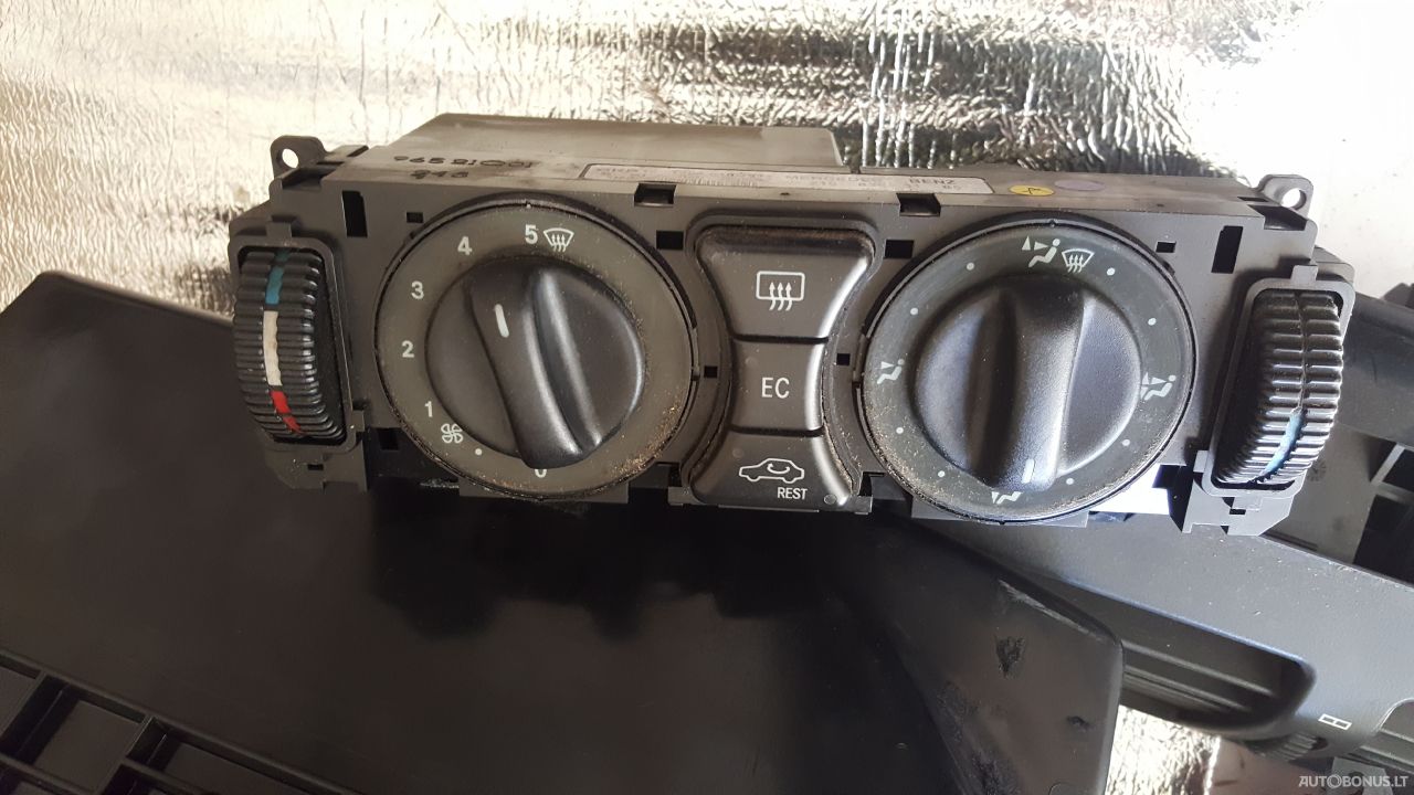 Mercedes-Benz E200, Saloon | 13