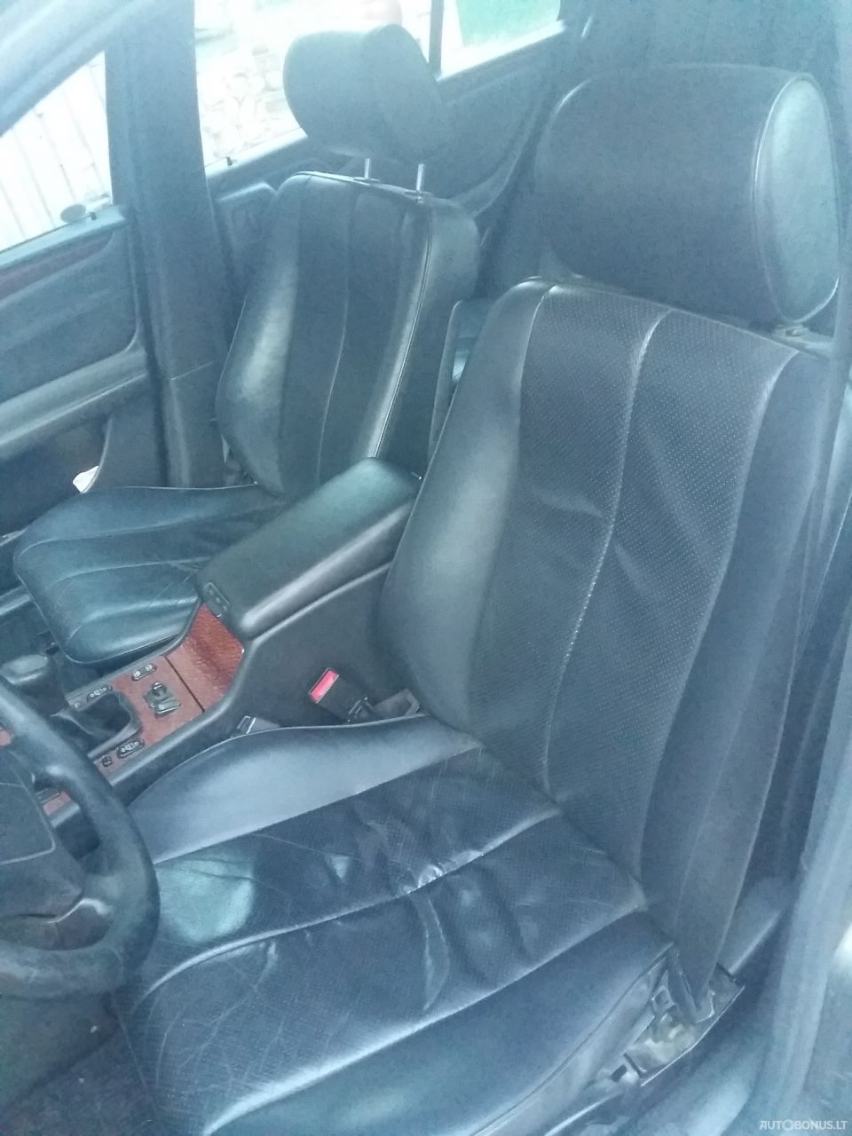 Mercedes-Benz E200, Saloon | 2