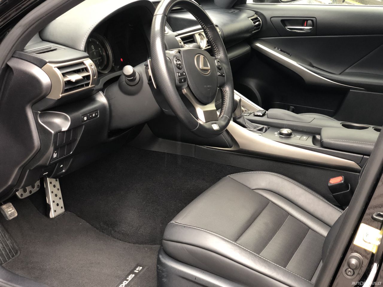 Lexus IS 250 | 16