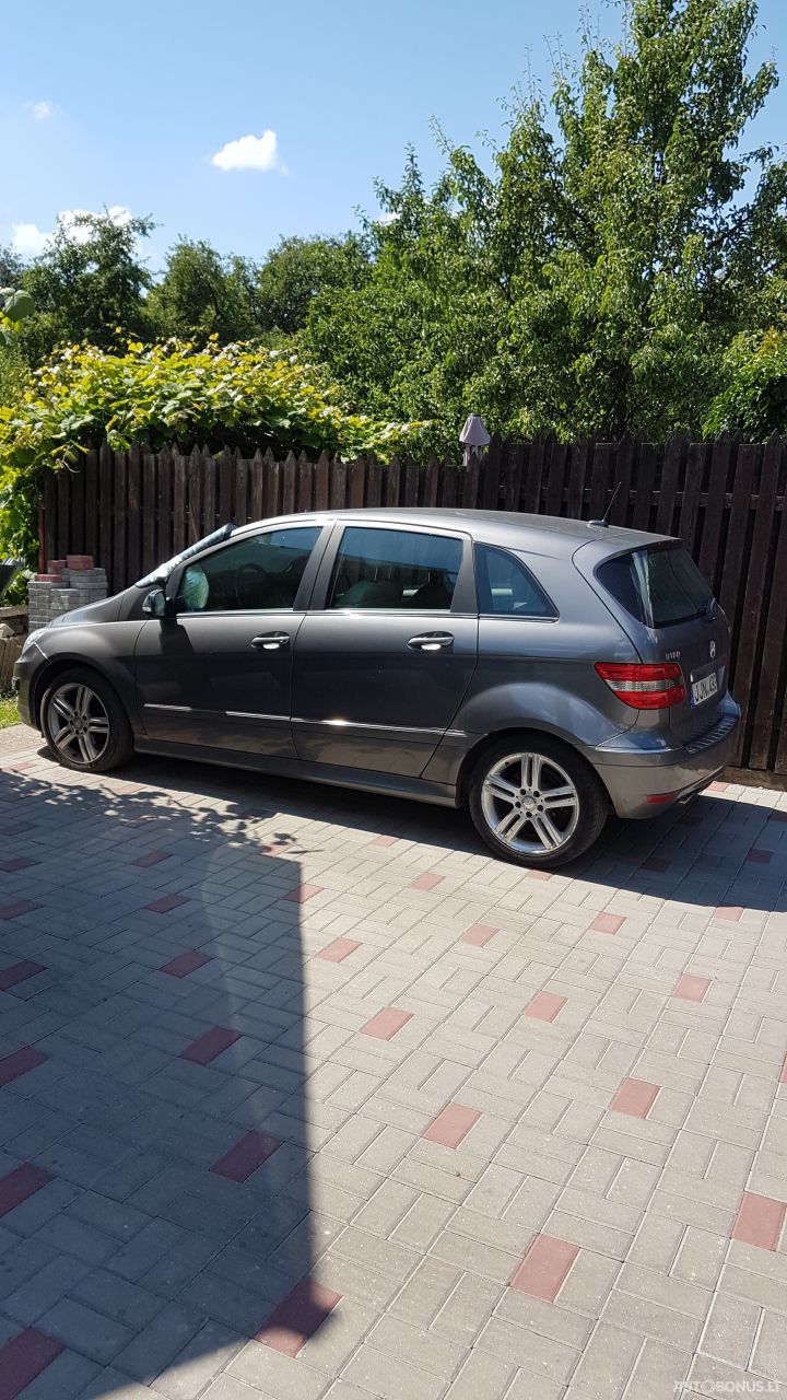 Mercedes-Benz B180 | 2