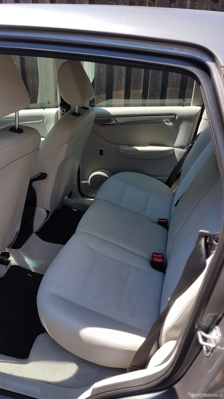 Mercedes-Benz B180 | 3