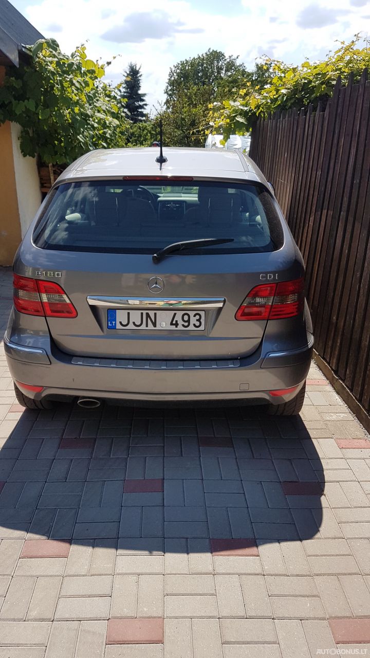 Mercedes-Benz B180 | 4