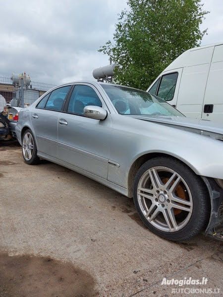 Mercedes-Benz E220, Sedanas | 7