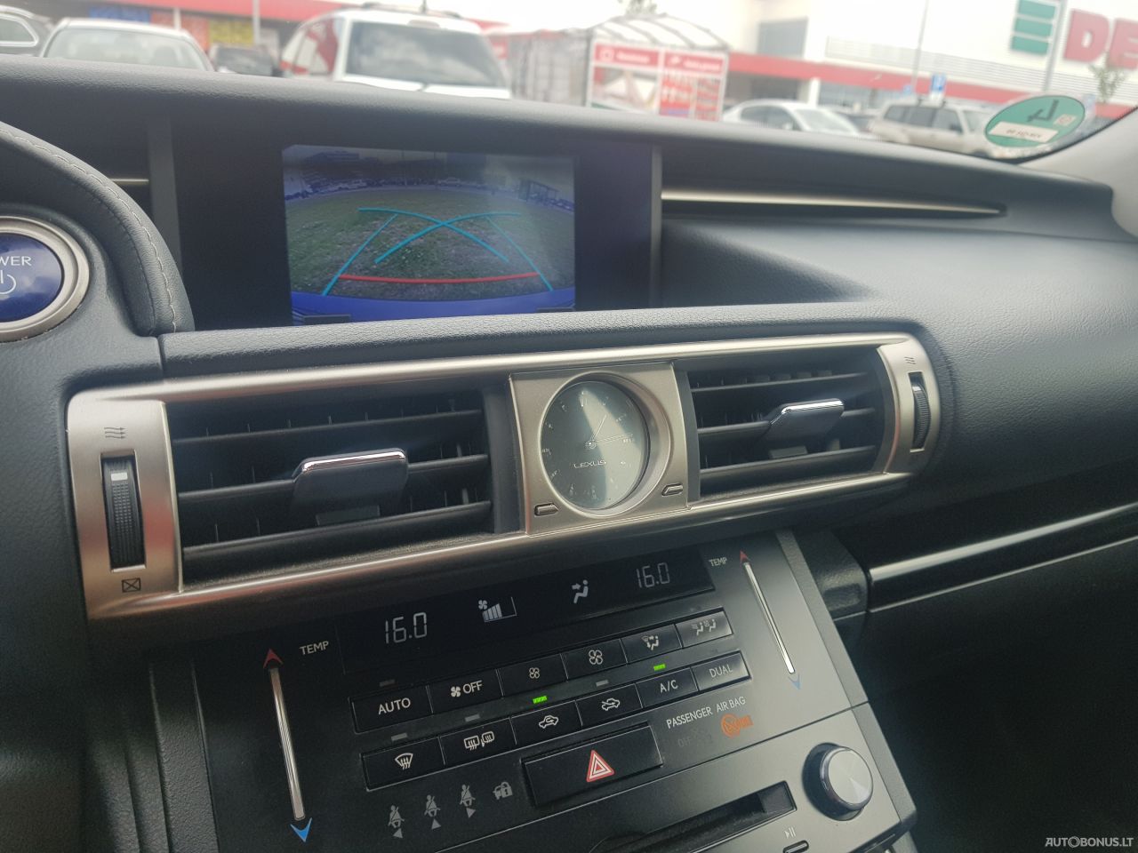 Lexus IS 300h | 10