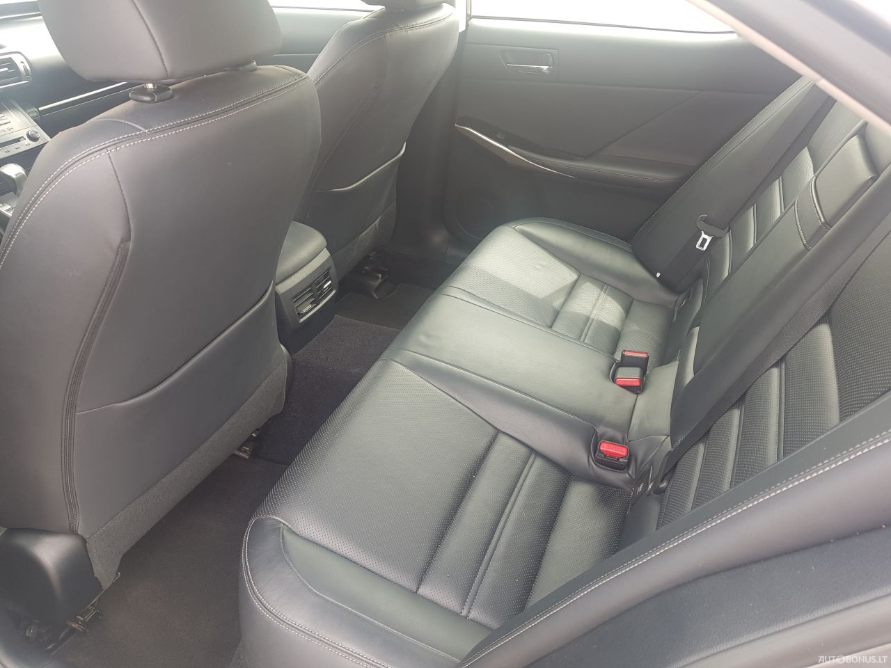 Lexus IS 300h | 7