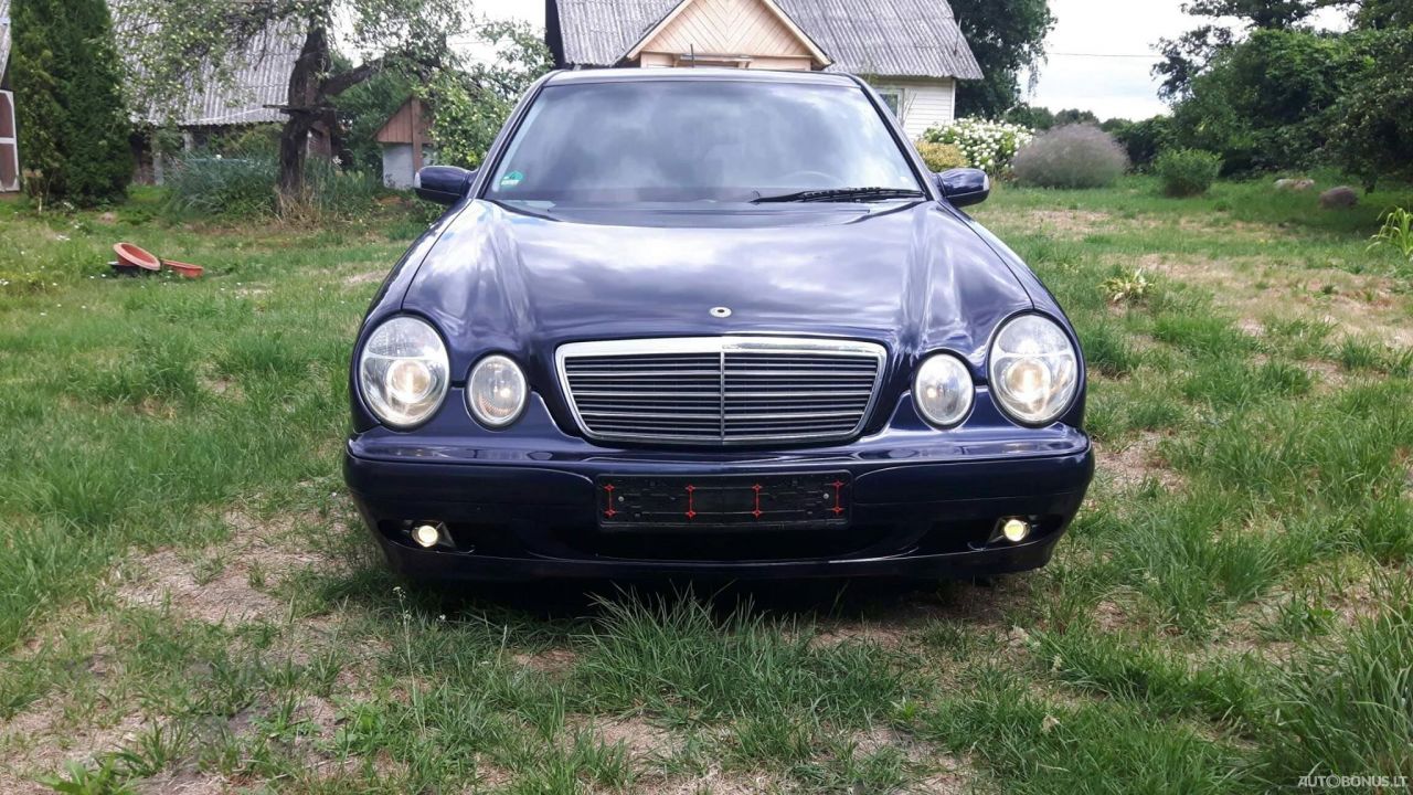 Mercedes-Benz 240, 2.6 l., saloon