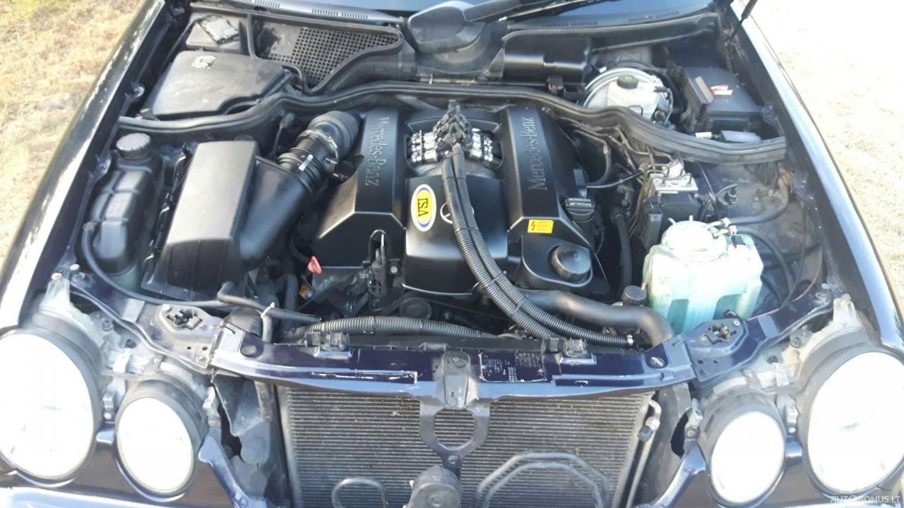 Mercedes-Benz 240 | 6