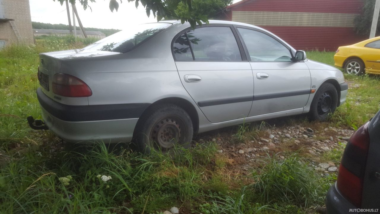 Toyota Avensis, Седан | 2