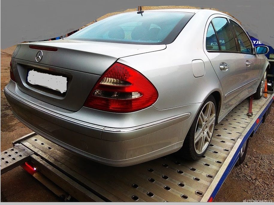 Mercedes-Benz E220, Sedanas | 3