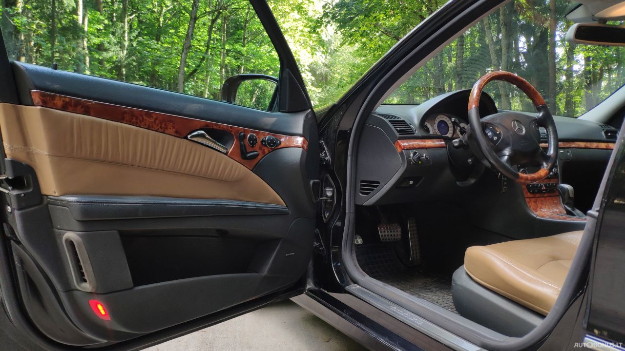 Mercedes-Benz E320 | 9