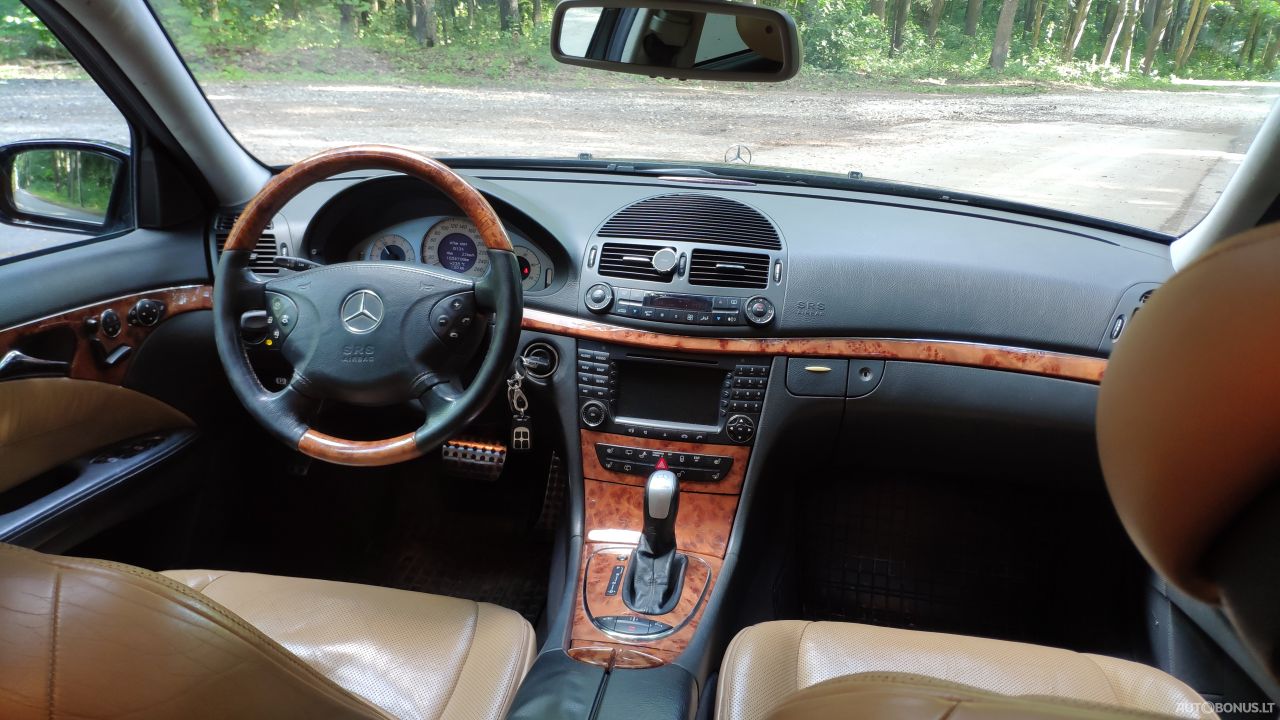 Mercedes-Benz E320 | 12