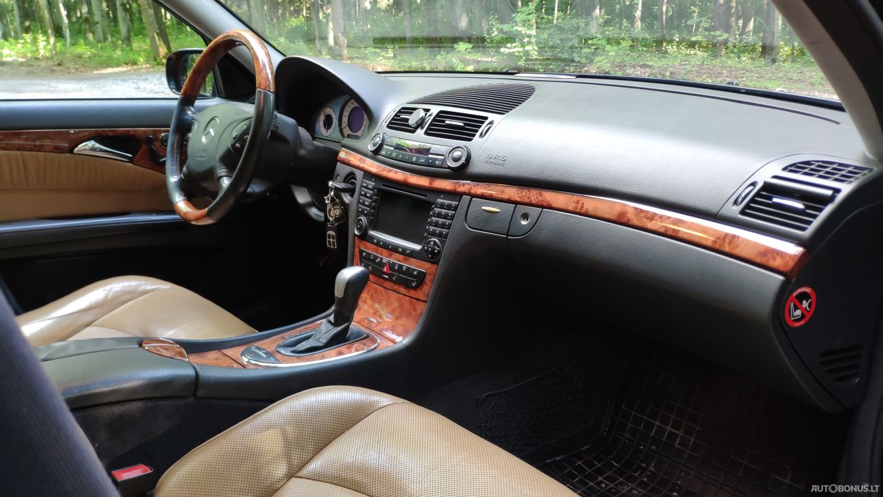 Mercedes-Benz E320 | 8