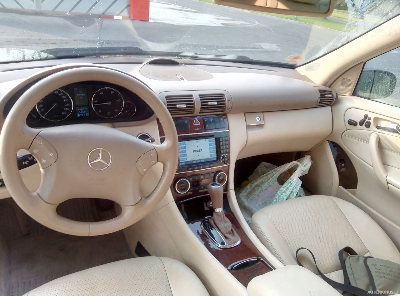 Mercedes-Benz C320 | 4