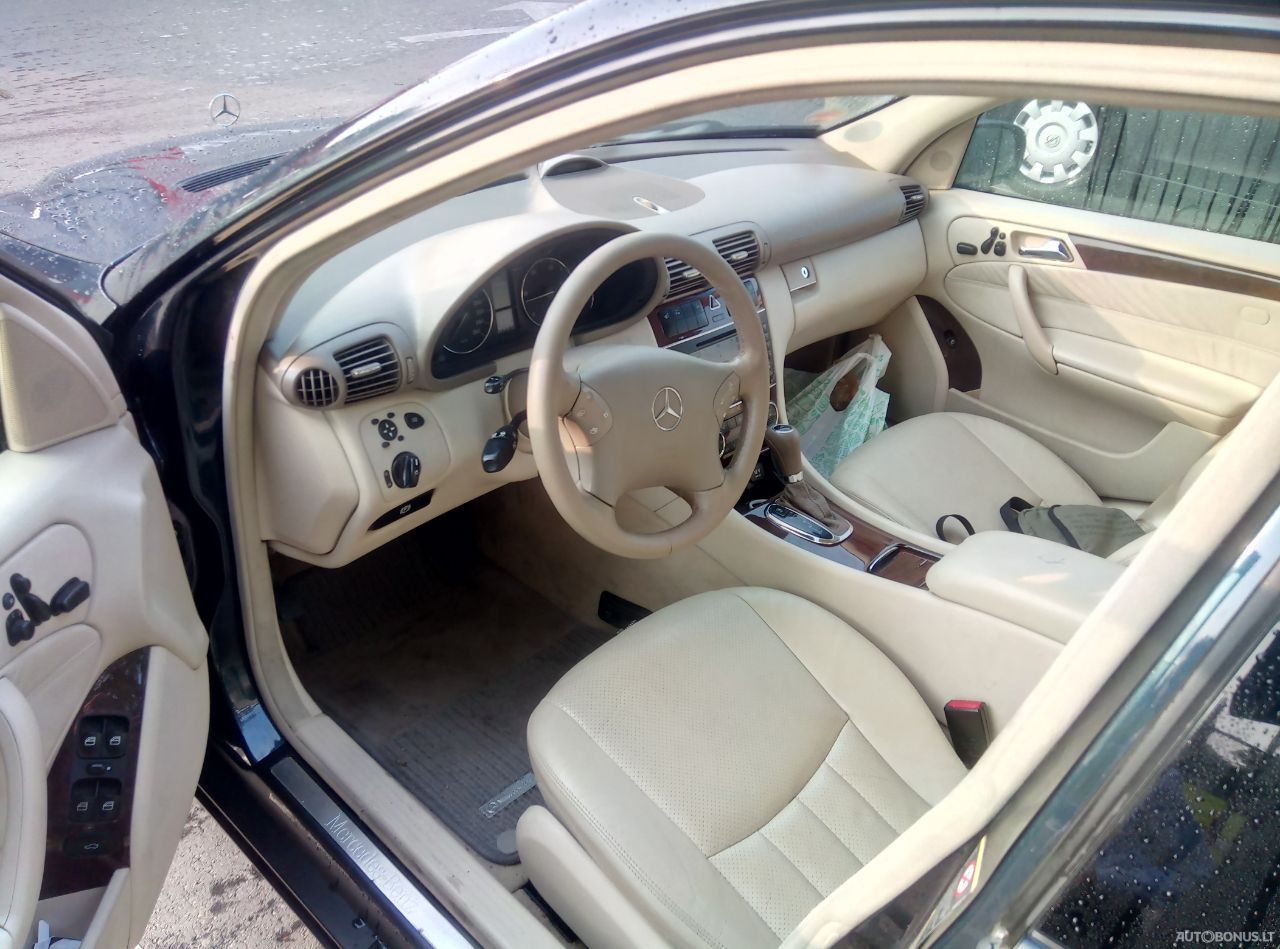 Mercedes-Benz C320 | 5