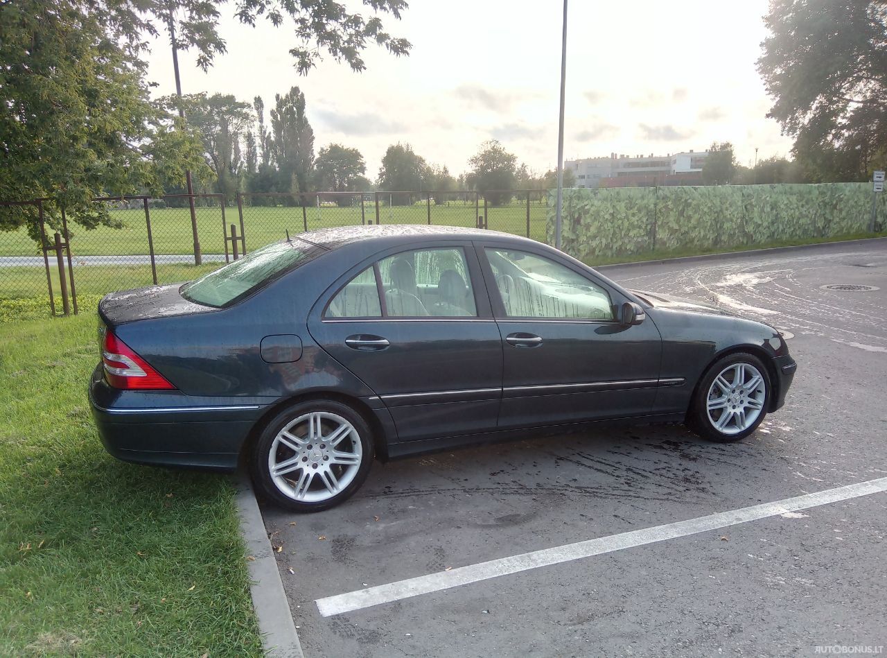 Mercedes-Benz C320