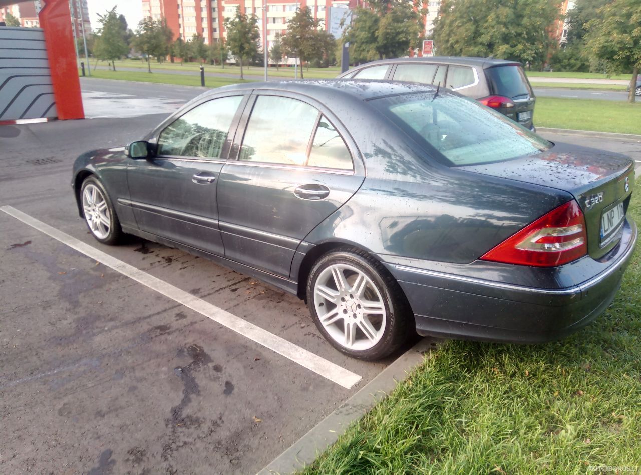 Mercedes-Benz C320 | 2