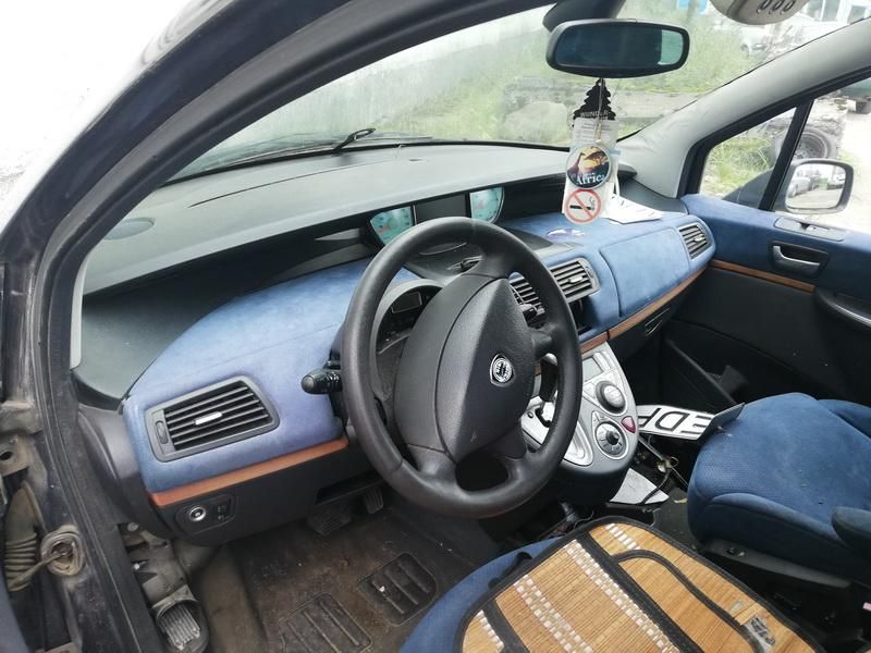 Lancia, Минивэн | 7