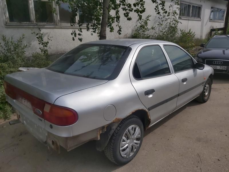 Ford, Saloon | 7
