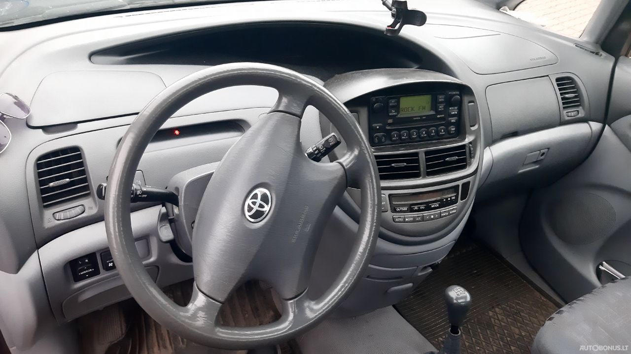 Toyota Previa | 10