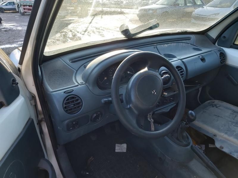 Renault 4, Commercial | 5