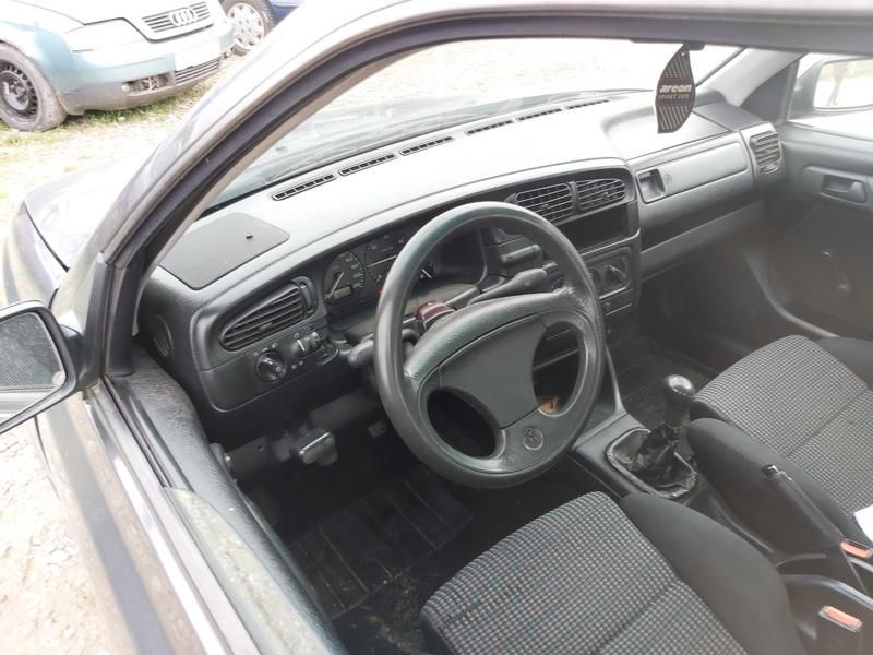 Volkswagen, Saloon | 5