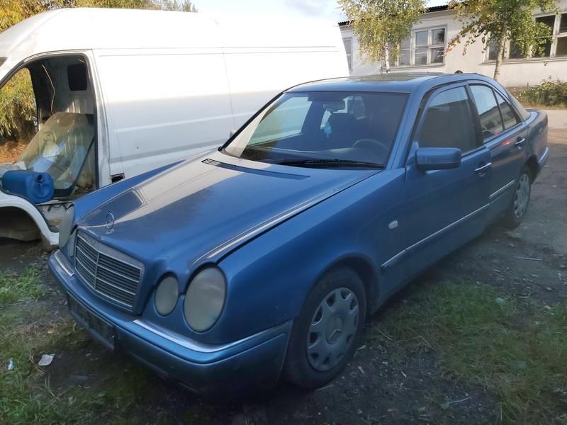 Mercedes-Benz, Saloon | 2