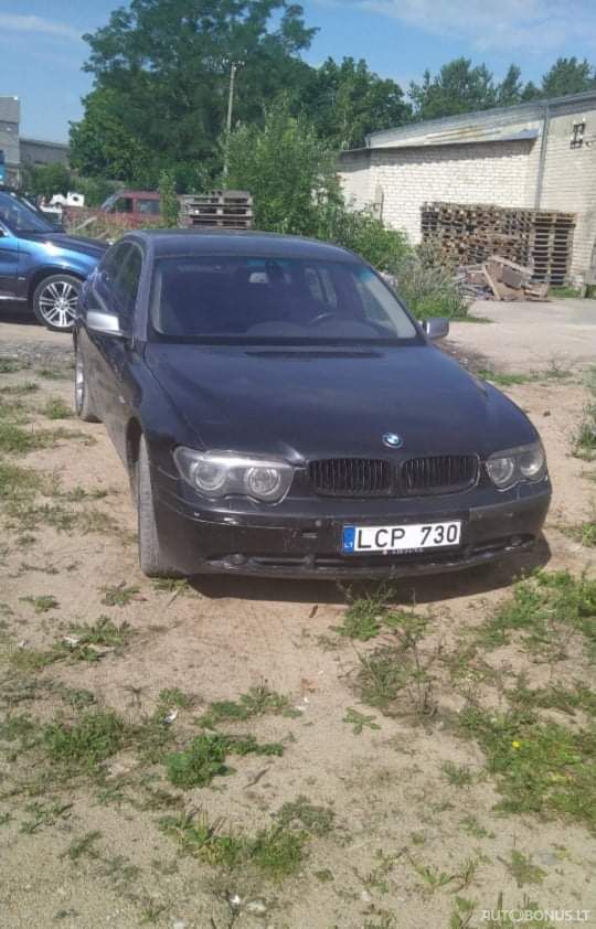 BMW 730, Седан