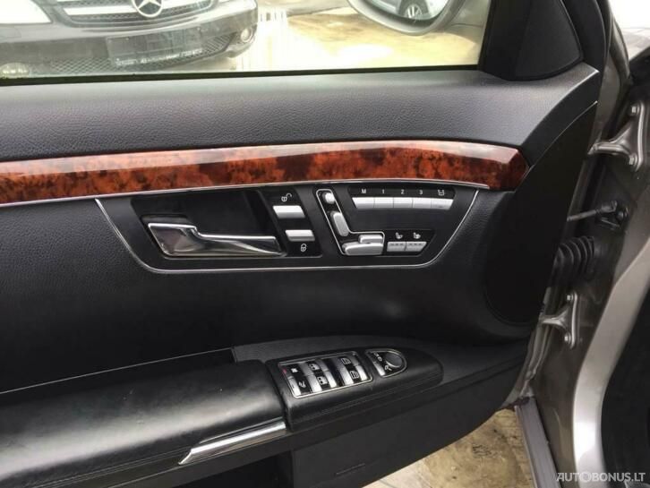 Mercedes-Benz S320 | 3