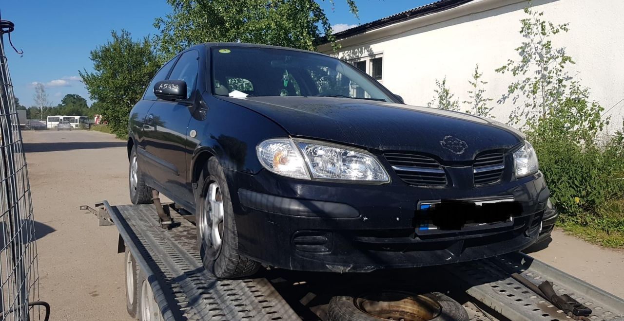 Nissan Almera, Hatchback