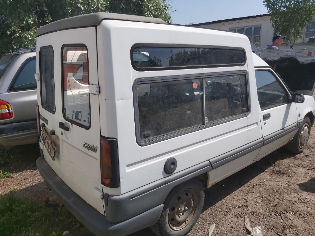 Renault 4, Commercial | 7