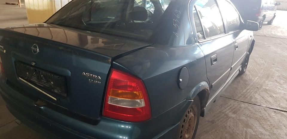 Opel, Sedanas | 3