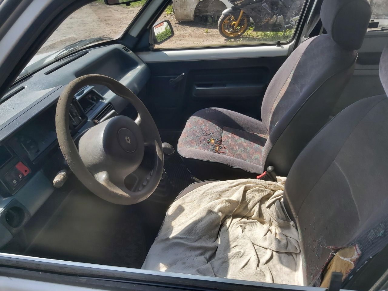 Renault 4, Komercinis | 4