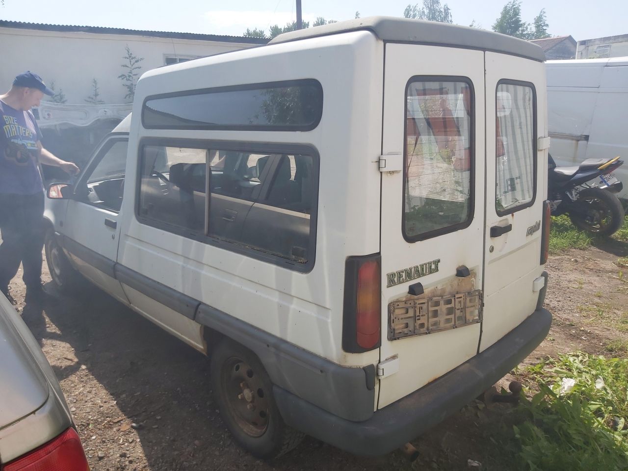 Renault 4, Komercinis | 6