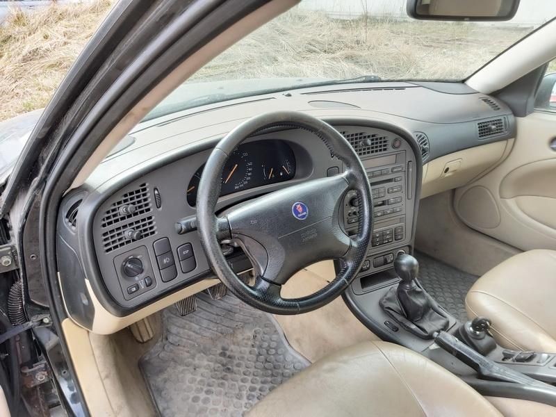 Saab, Universalas | 5