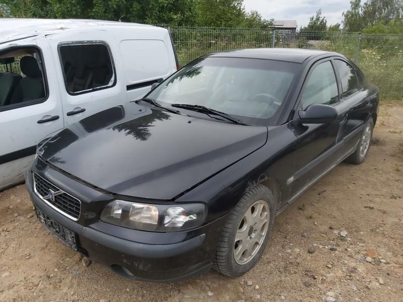 Volvo, Sedanas | 3