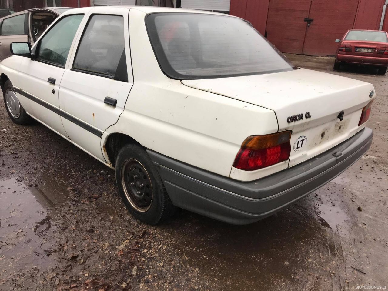 Ford Orion, Sedanas | 1