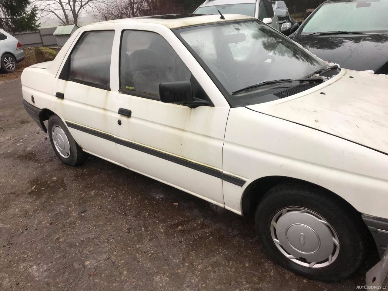 Ford Orion, Sedanas | 3