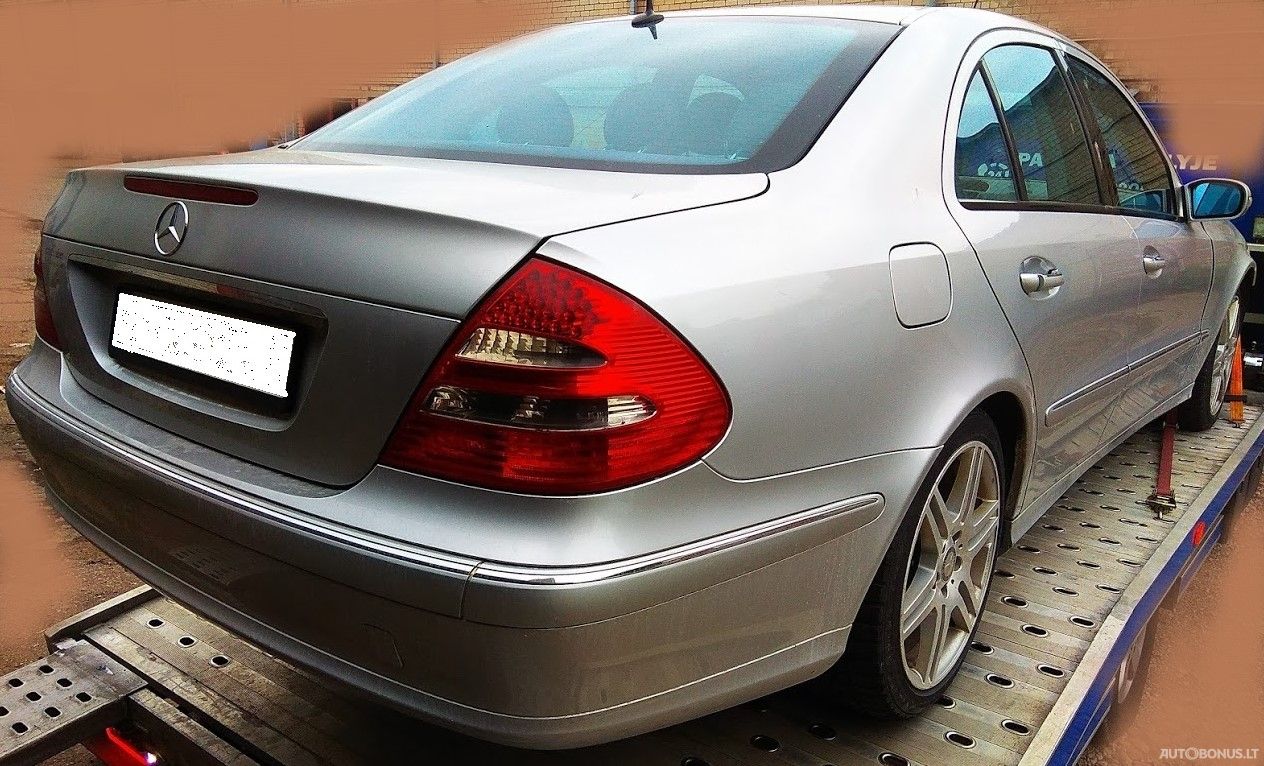 Mercedes-Benz E220, Sedanas | 10