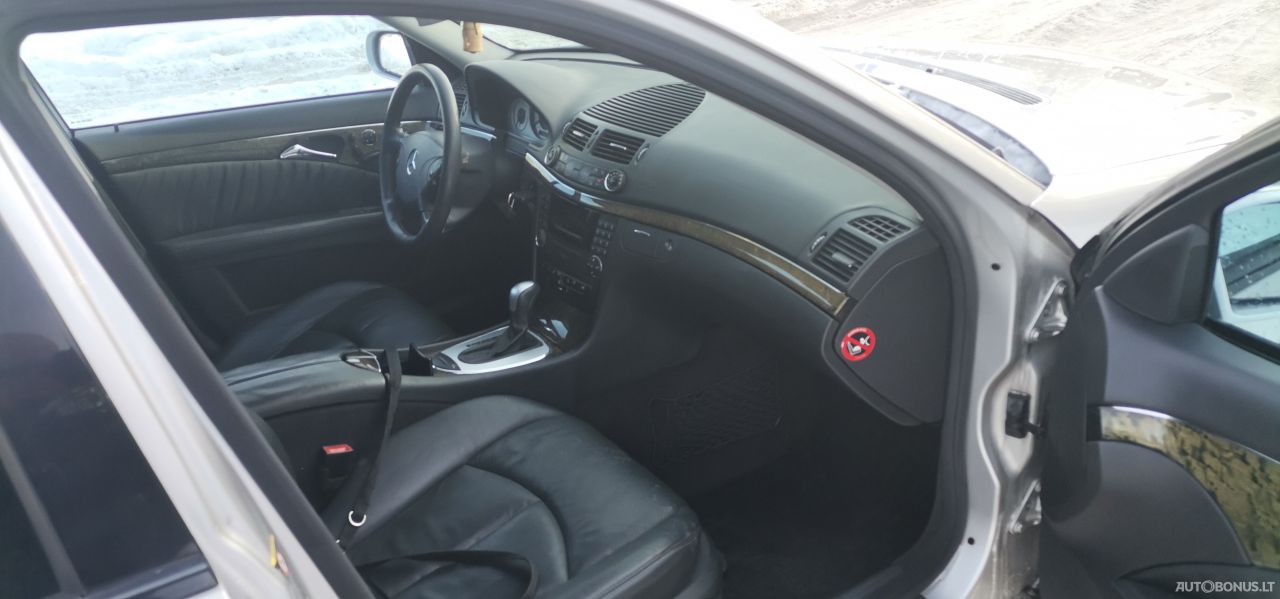 Mercedes-Benz E320 | 8