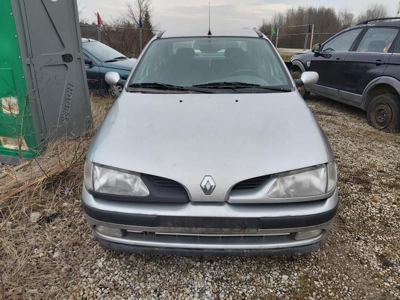Renault 4, Saloon