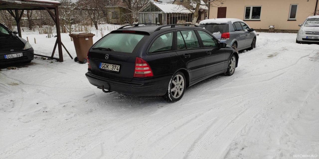 Mercedes-Benz C200 | 4