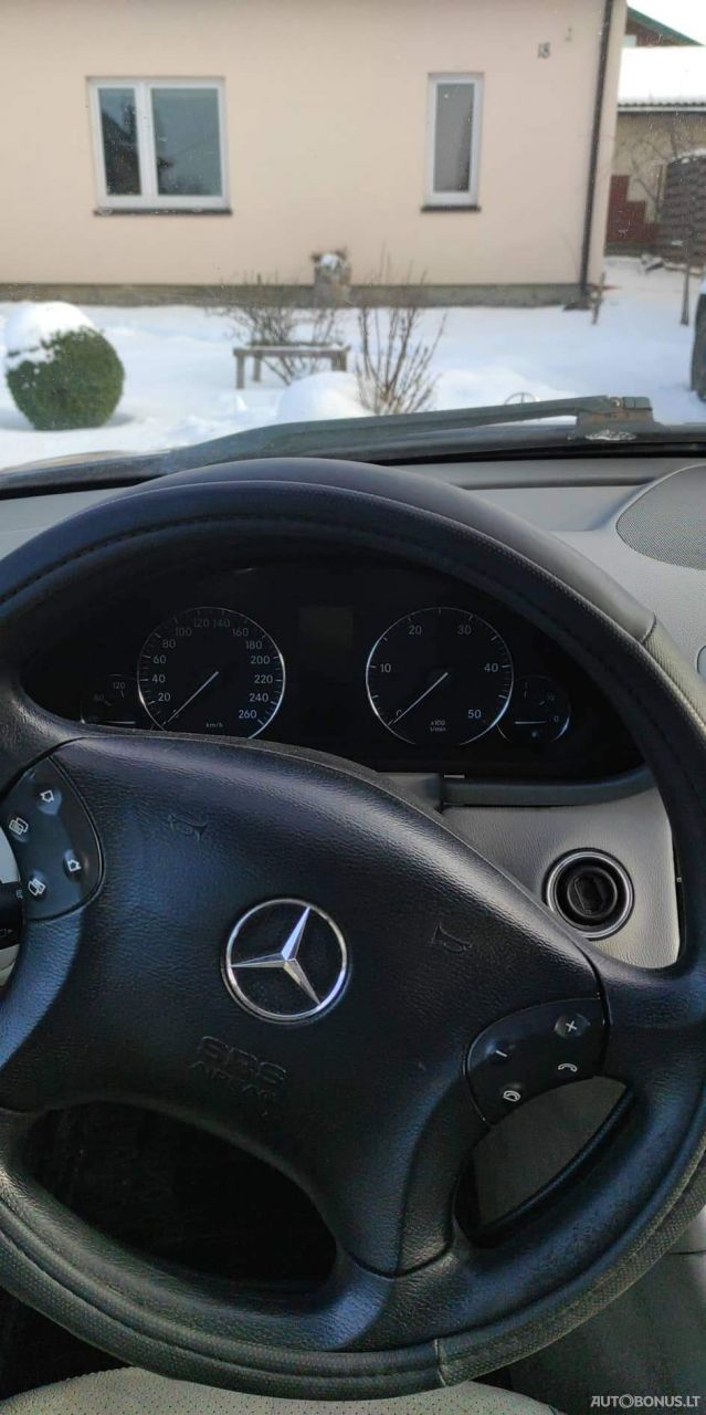 Mercedes-Benz C200 | 5