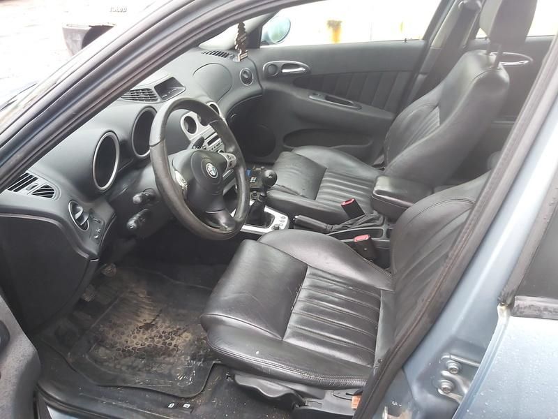 Alfa Romeo, Седан | 3