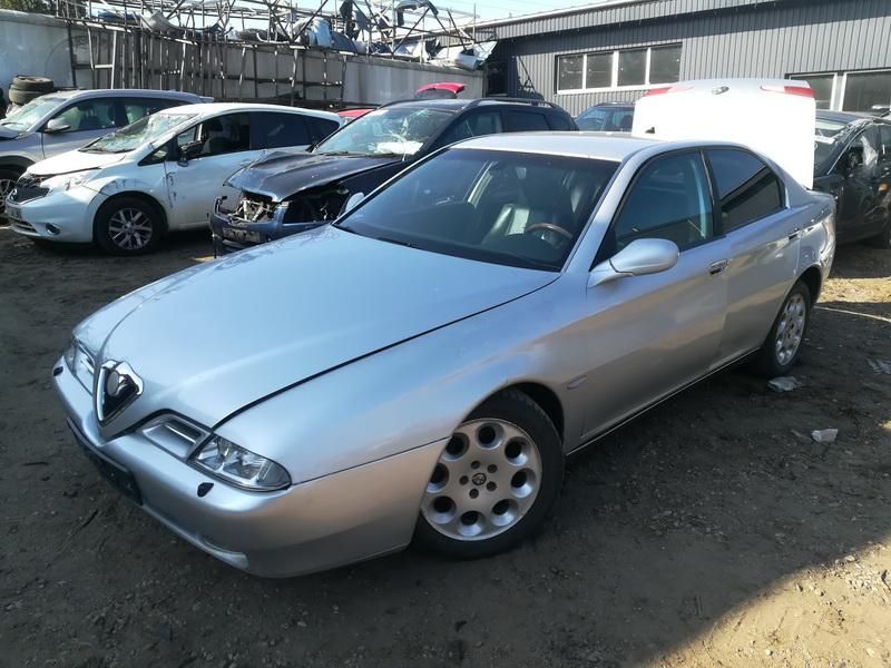 Alfa Romeo, Седан | 3