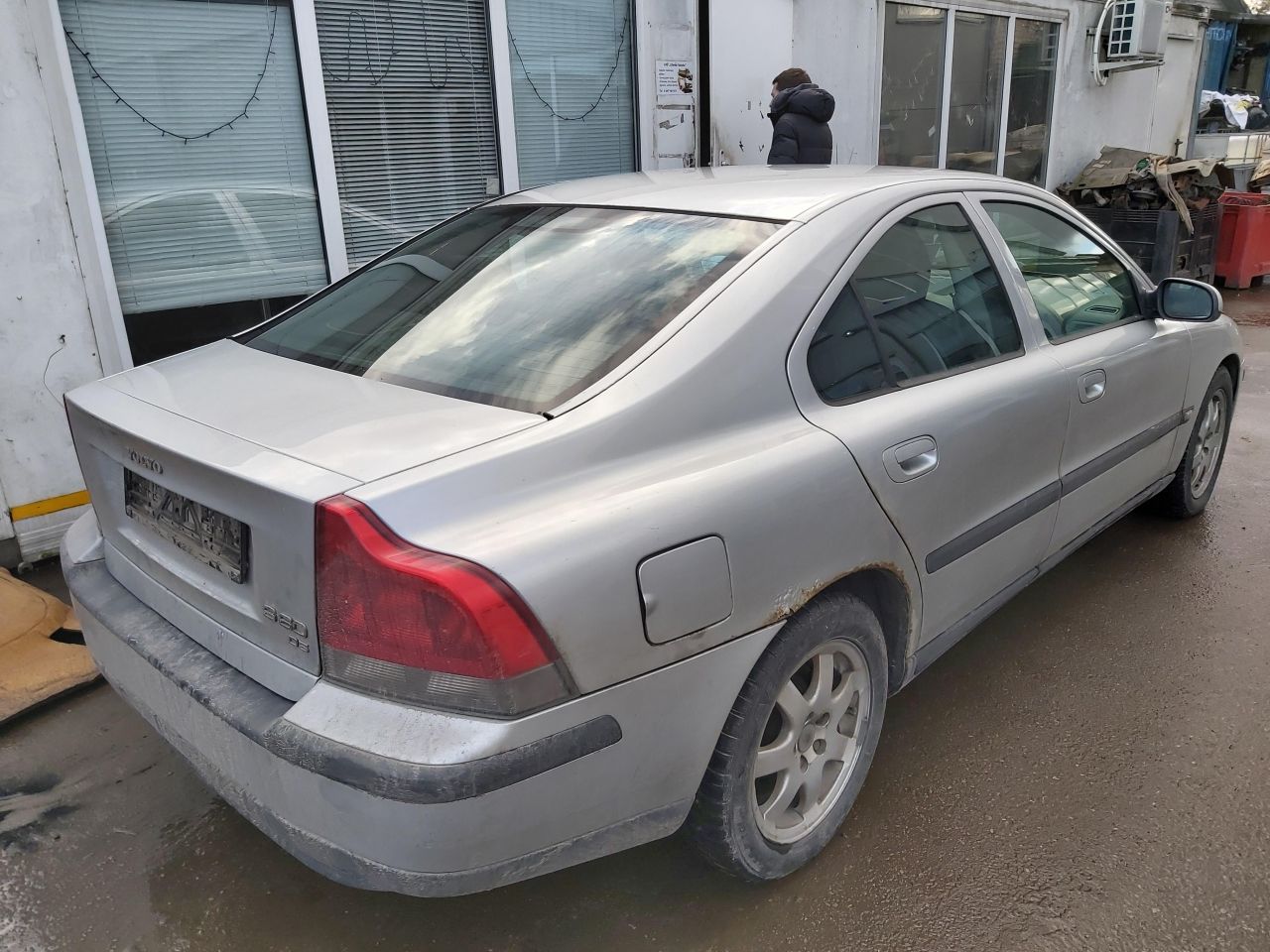 Volvo, Sedanas | 7