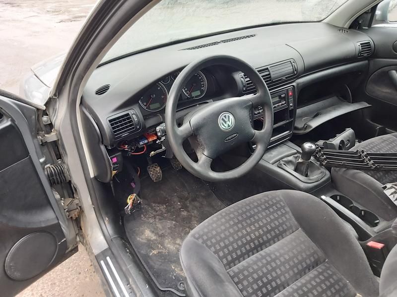 Volkswagen, Saloon | 5