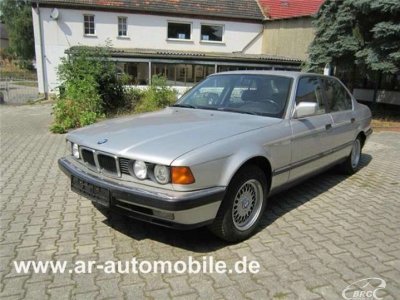 BMW 750, 5.0 l., sedanas