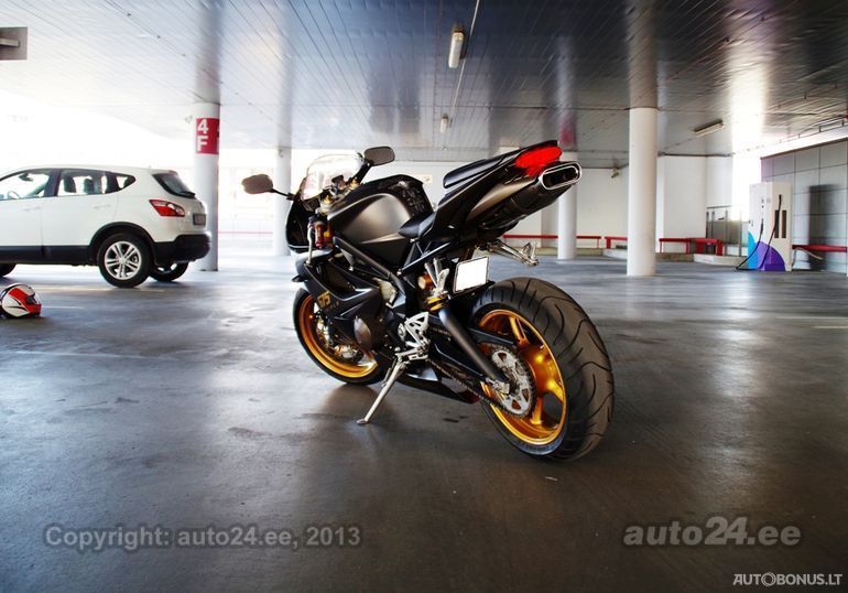 Triumph Daytona, Super bike | 1